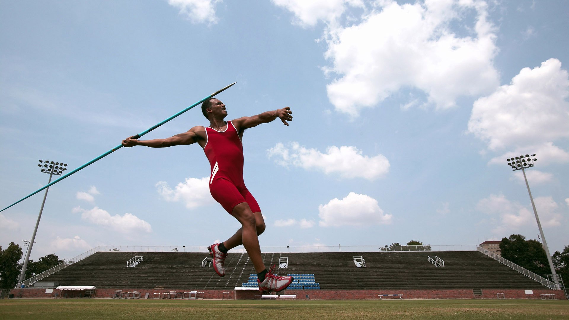 瑞士队前锋马丁内斯在巴黎奥运会上表现出色，马丁内斯 委内瑞拉